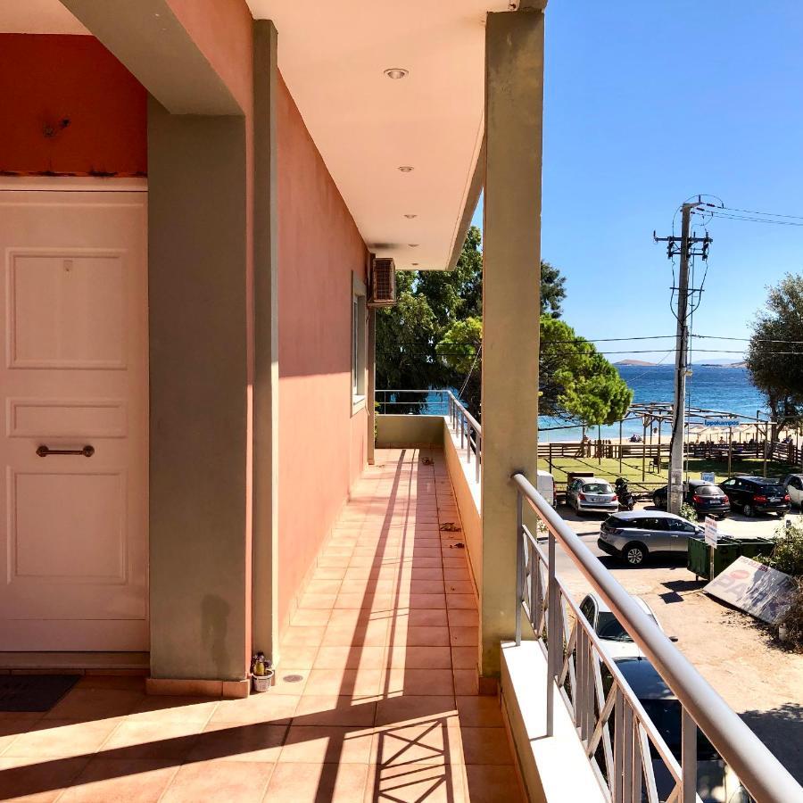 Villa Chloe'S Sunrise Beach House à Athènes Extérieur photo