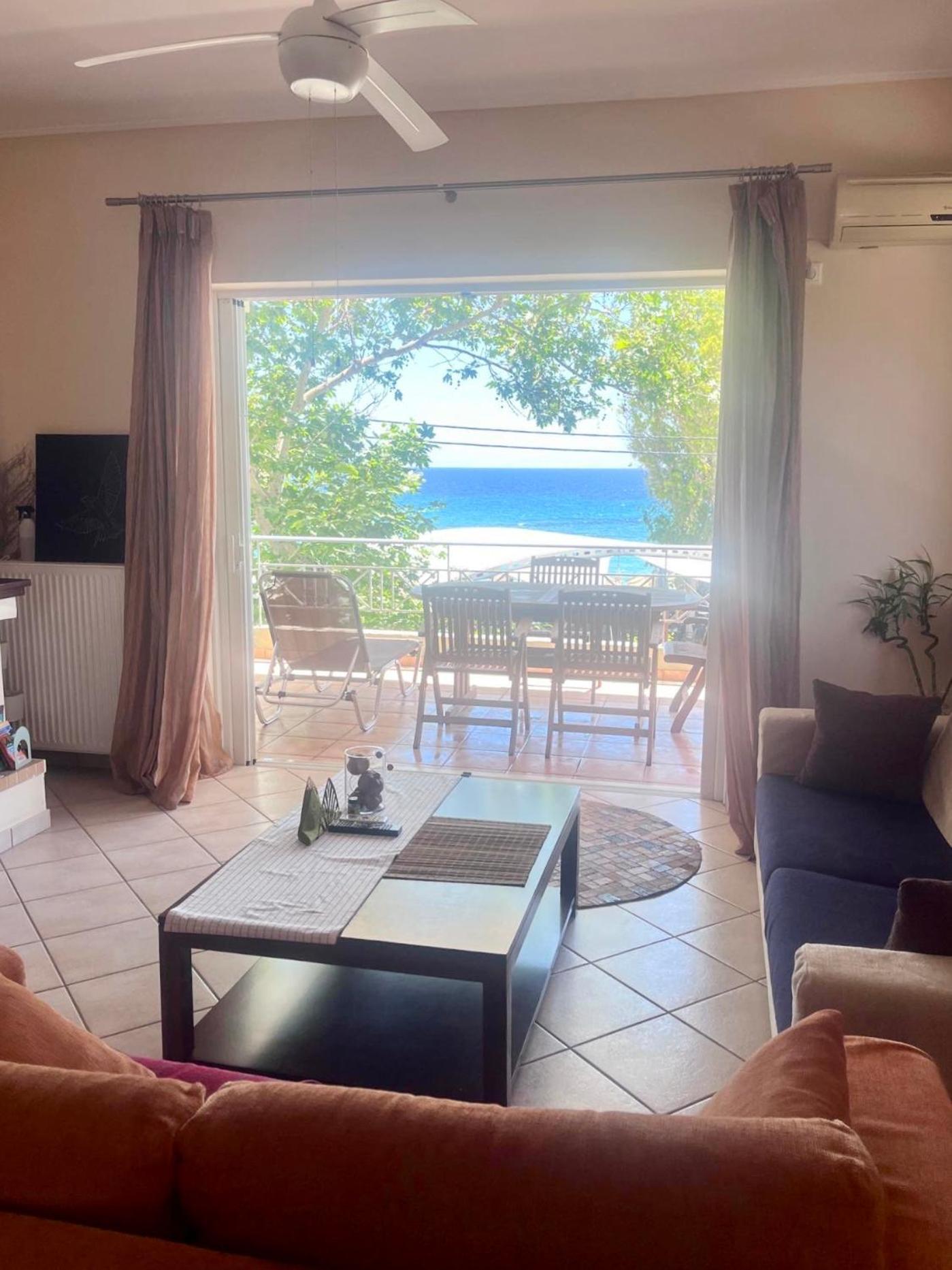 Villa Chloe'S Sunrise Beach House à Athènes Extérieur photo